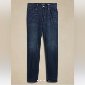 Banana Republic ATHLETIC-FIT TRAVEL JEAN 32/30